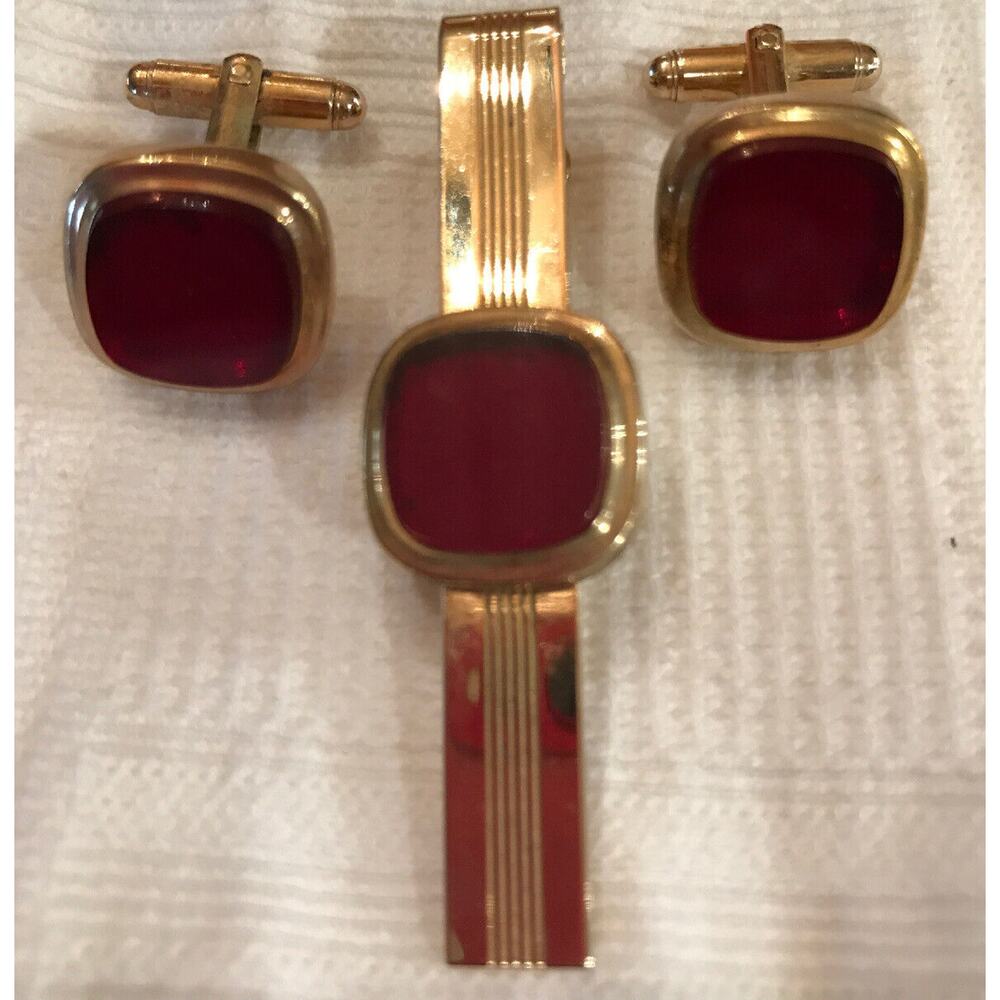 Vintage Signed Hayward Goldtone and Red Tie Clip and Cufflinks